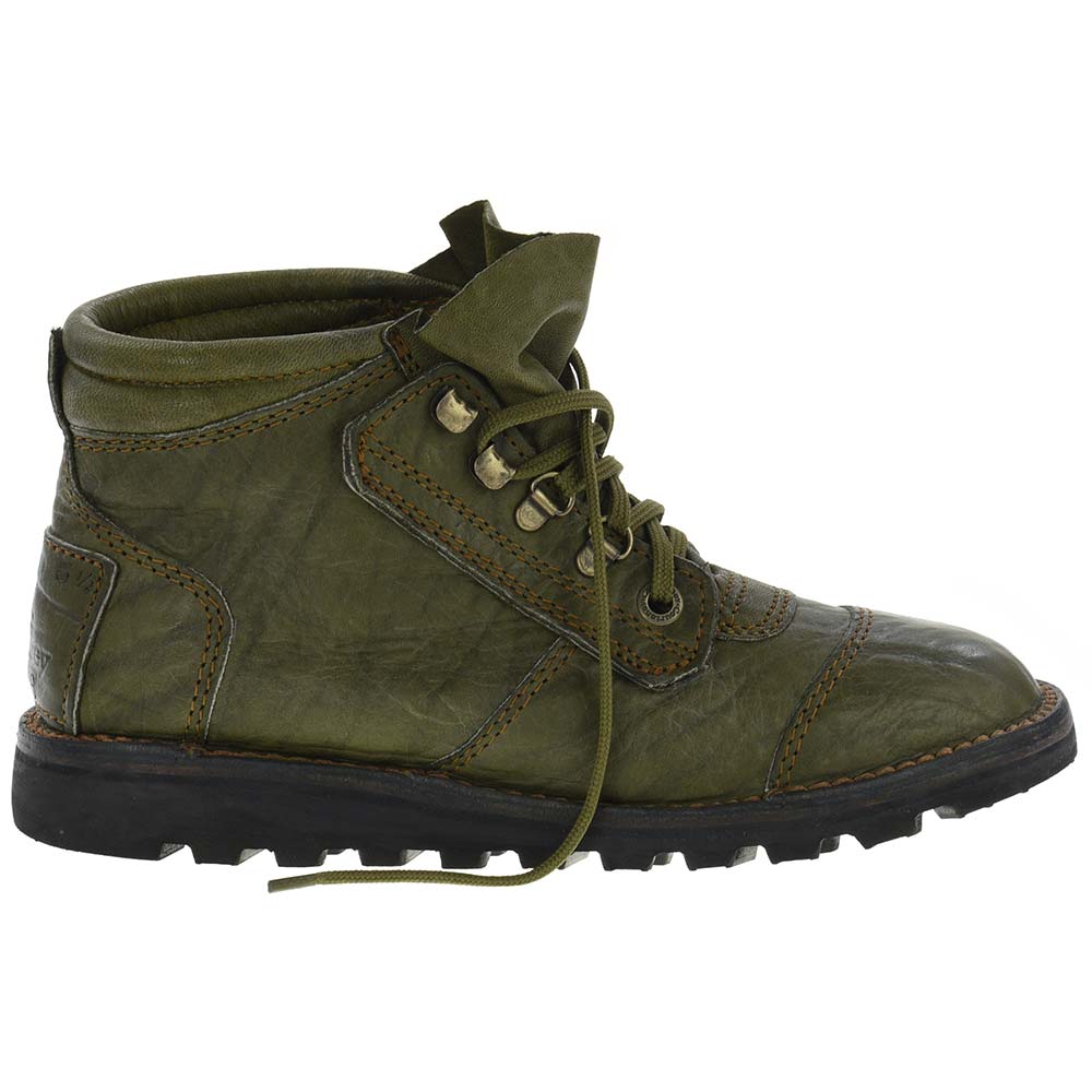 nearest place to buy work boots